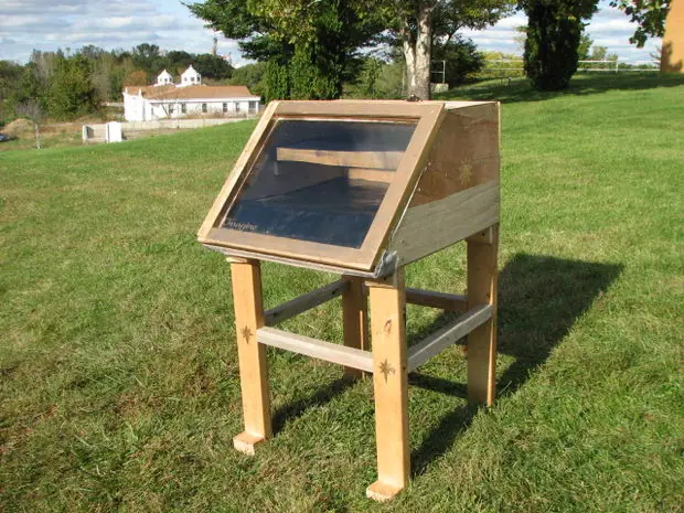 https://theselfsufficientliving.com/wp-content/uploads/2014/03/Thin-Plywood-Solar-dehydrator.jpg.webp